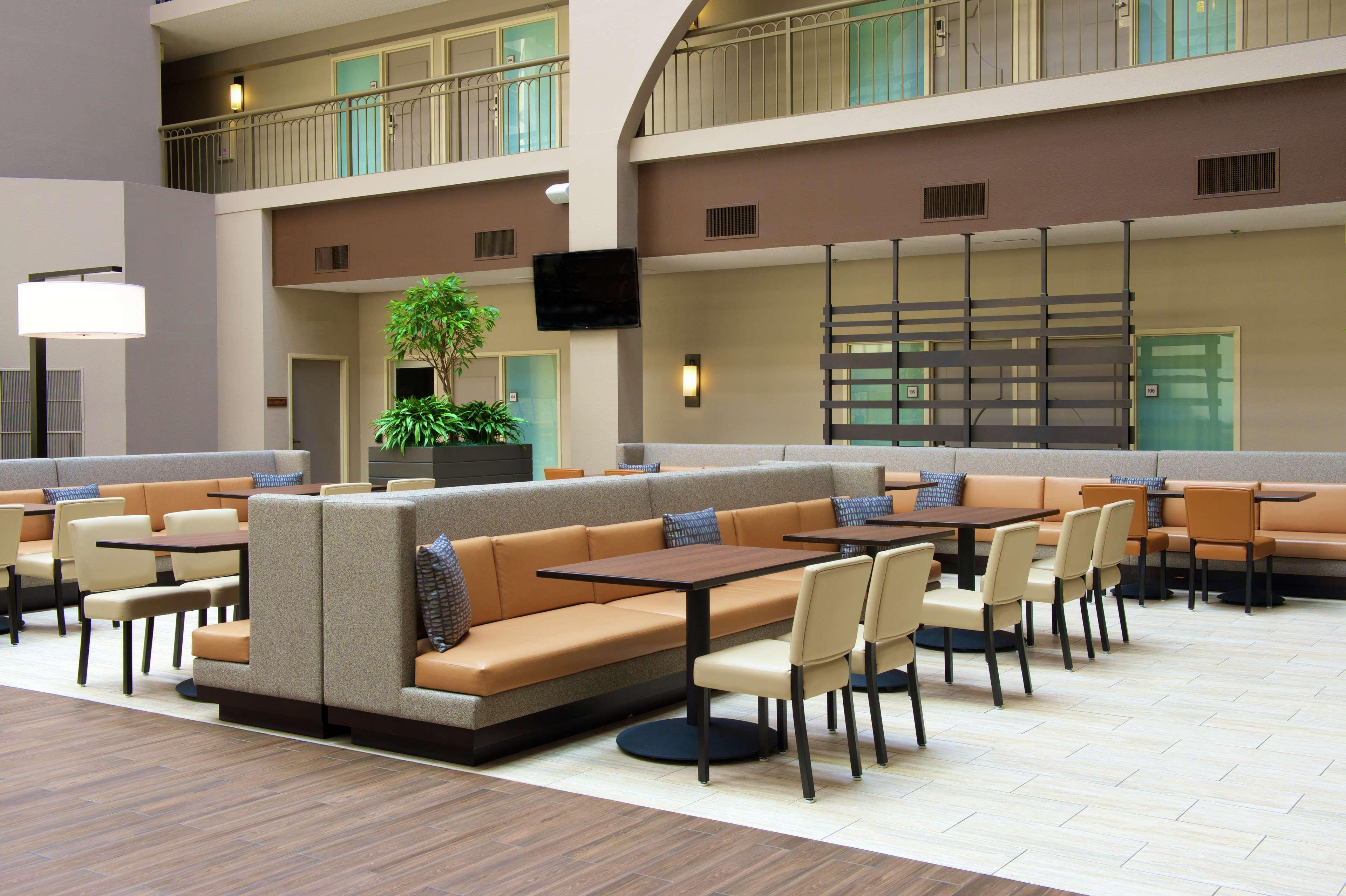 Embassy Suites By Hilton Seattle Bellevue Exterior foto