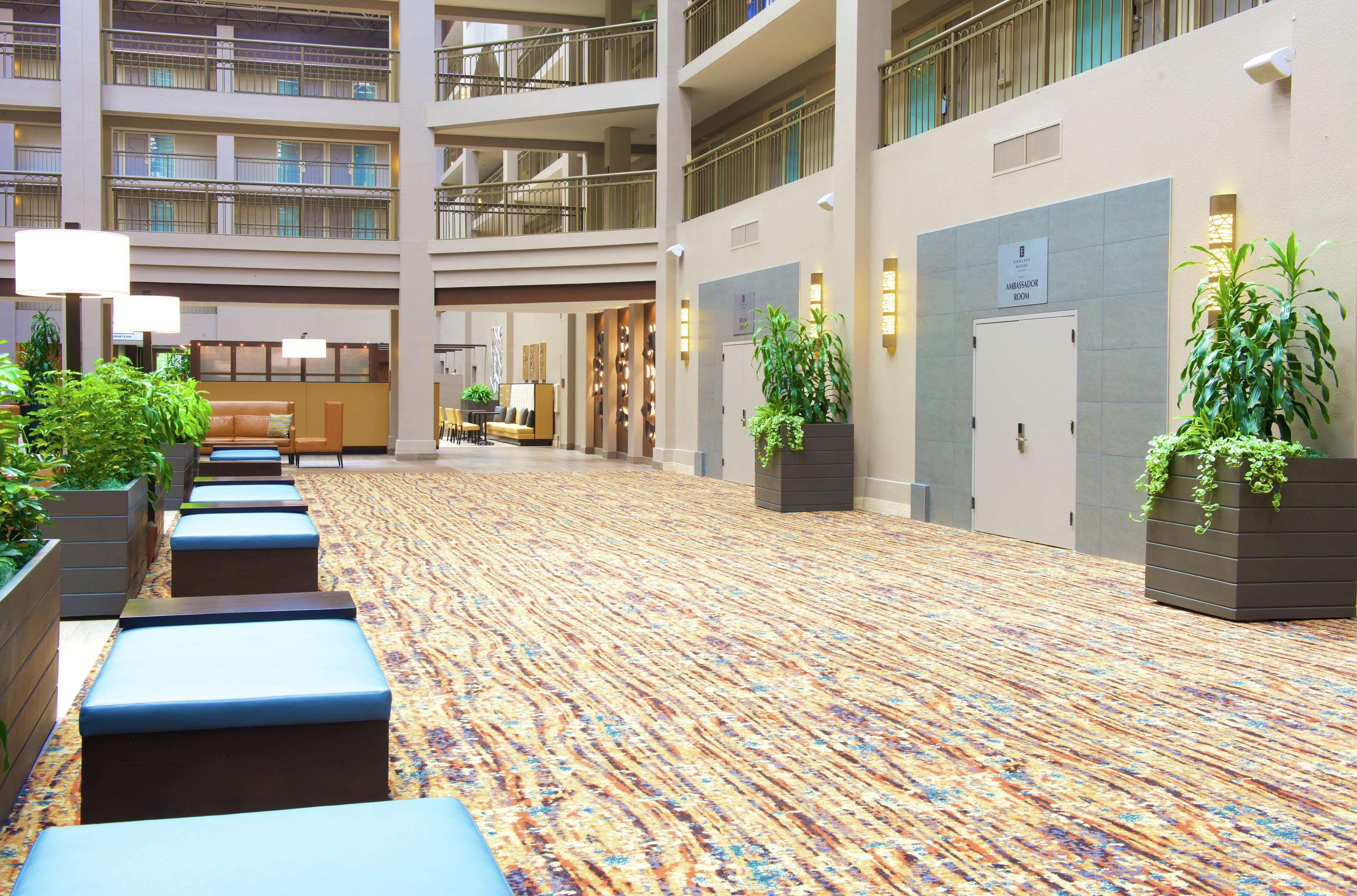 Embassy Suites By Hilton Seattle Bellevue Exterior foto